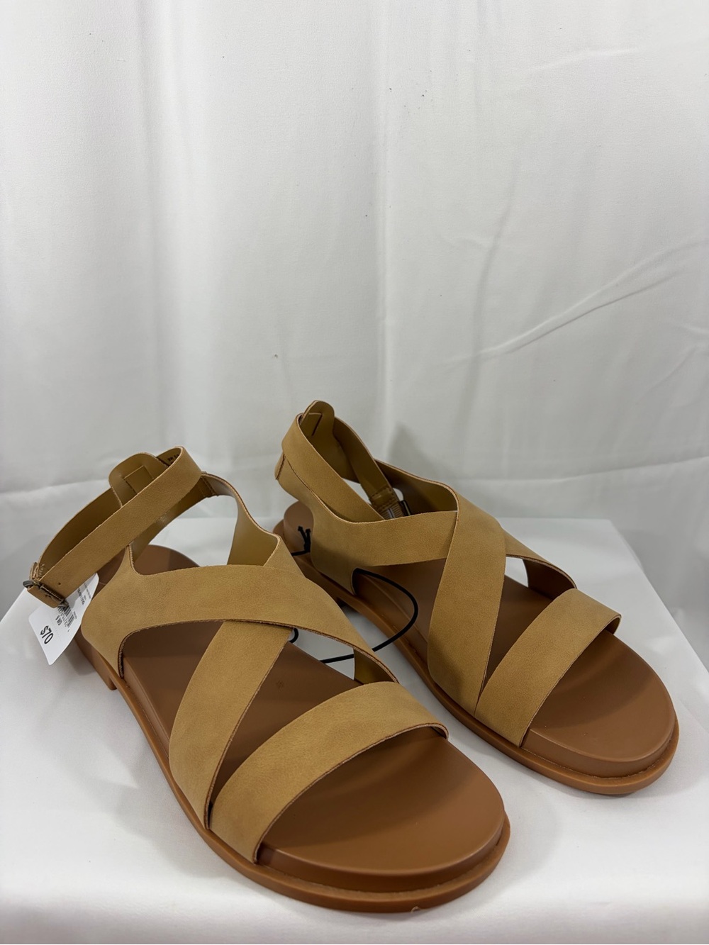 NWT St. John’s Bay Women’s Size 9W Light Brown Crisscross Strap Sandals